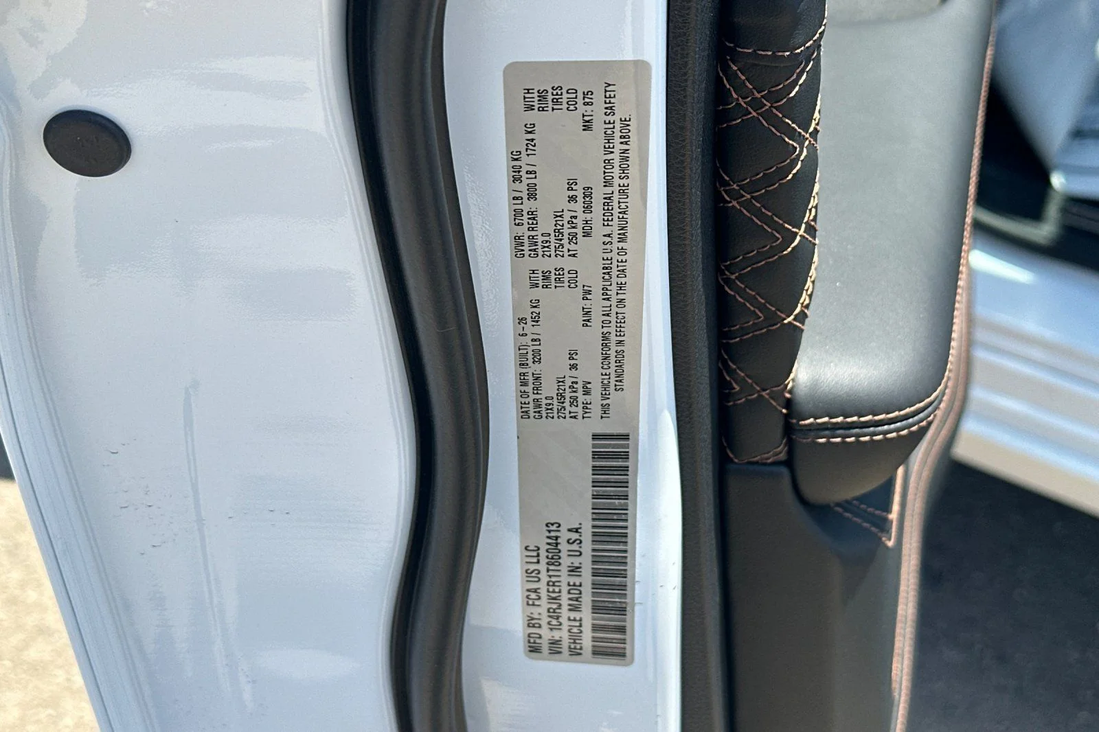 New 2026 Bright White Clear-Coat Exterior Paint Jeep Summit image 25