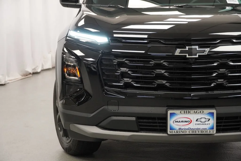 New 2027 Mosaic Black Metallic Chevrolet LT image 32