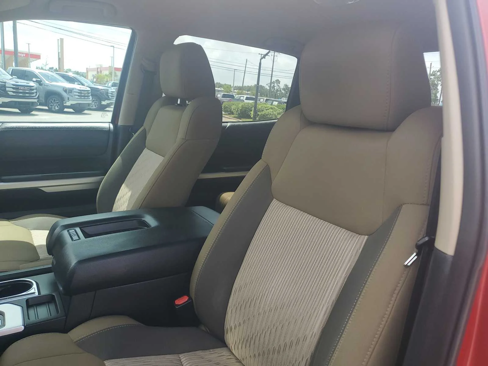 Used 2016  Toyota SR5 image 25