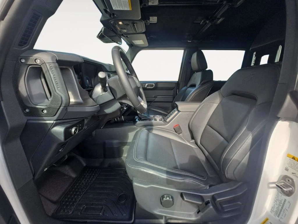 Used 2025 White Ford Badlands image 9