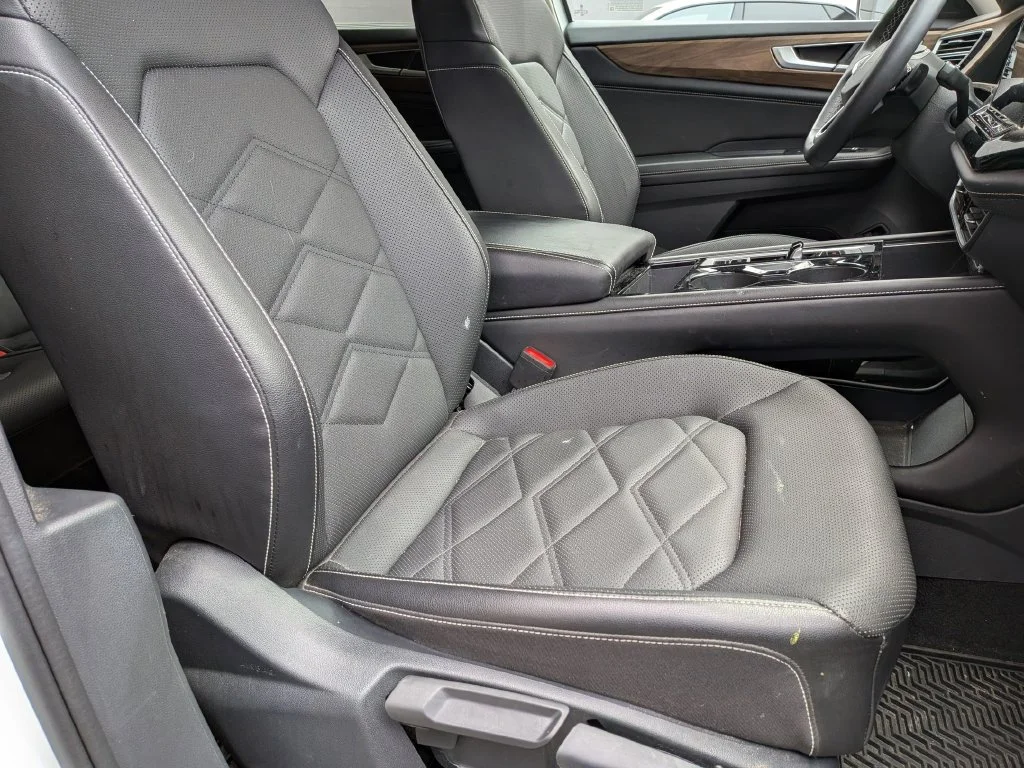 Used 2024 White Volkswagen 2.0T SE w/Technology image 34