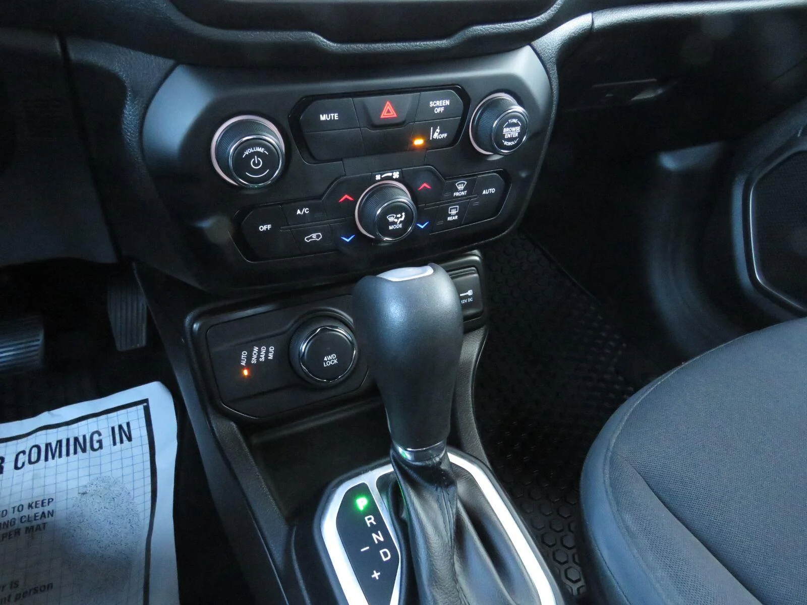 Used 2023 Graphite Gray Jeep Latitude image 30