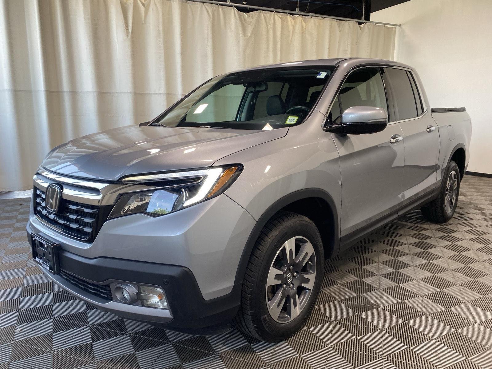 Used 2017 Modern Steel Metallic Honda RTL-E image 3