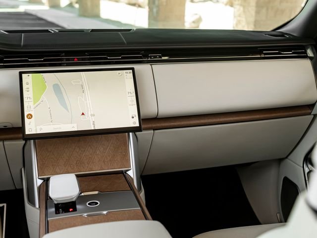 Used 2025 Icy White Gloss Land Rover SV image 22