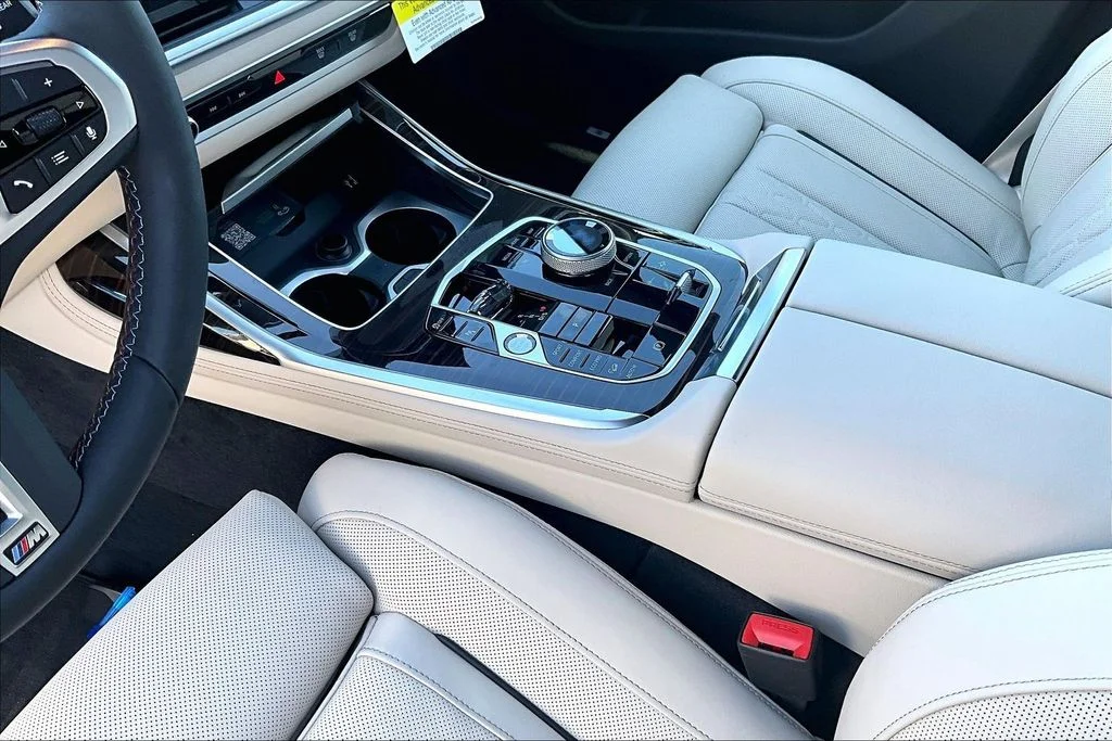 New 2026 BMW X7 M60i 4D Sport Utility