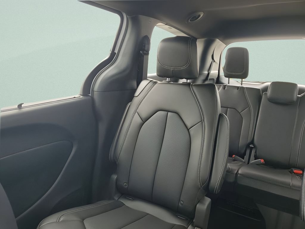 2026 Chrysler Voyager LX - Photo 12