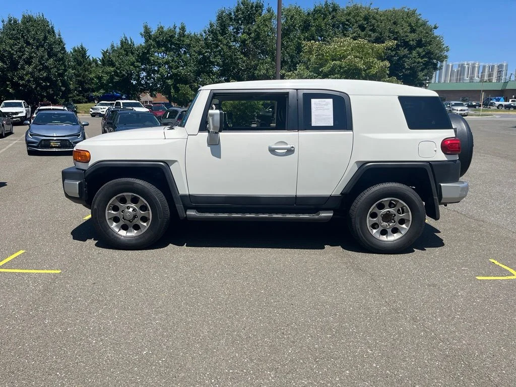Used 2013 White Toyota Base image 4
