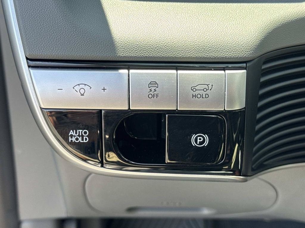 Certified Used 2024 Black Hyundai SEL image 20