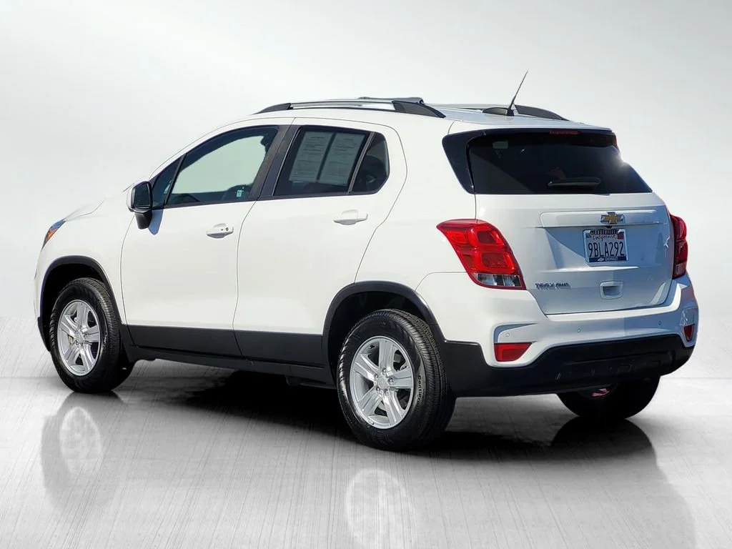 Used 2022 Summit White Chevrolet LT image 8