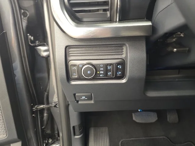 New 2027 Carbonized Gray Metallic Ford F-250® Lariat® image 40