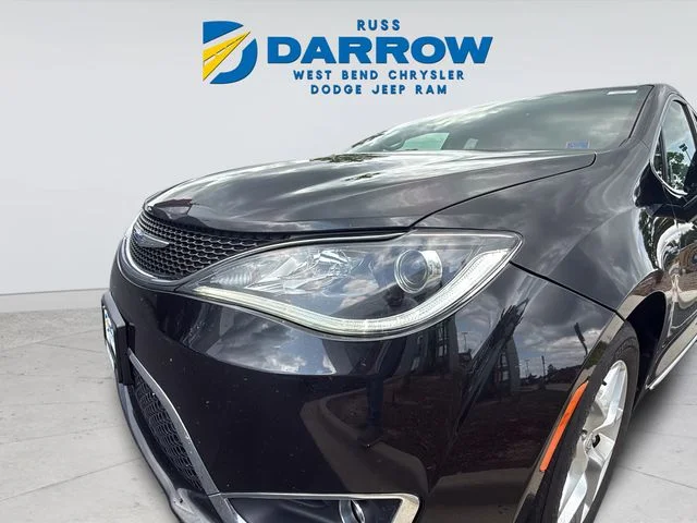 Used 2020 Black Chrysler Limited image 22