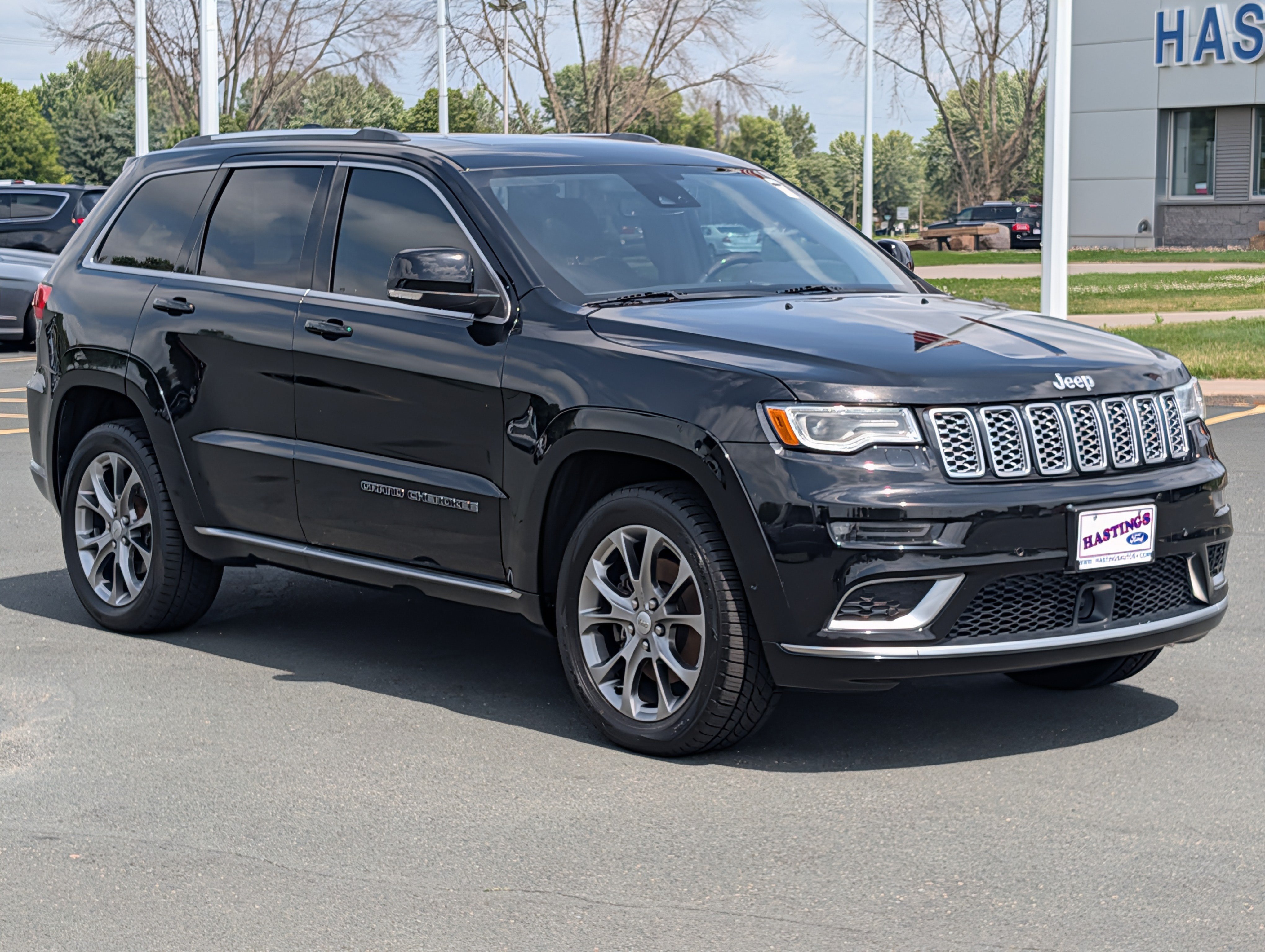 Used 2019 Diamond Black Crystal Pearlcoat Jeep Summit image 8