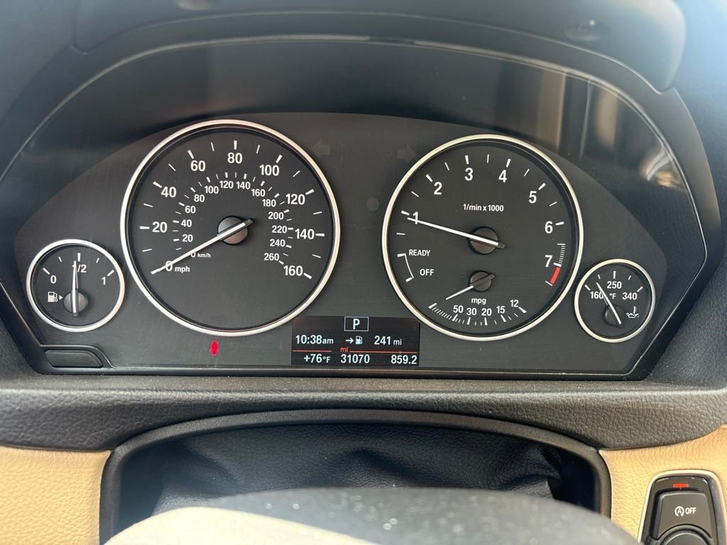 Used 2017 Gray BMW 320i xDrive image 13