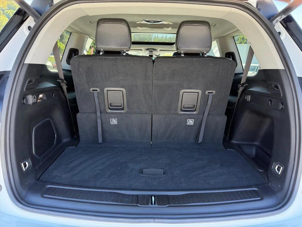 Used 2022 White Jeep Limited image 31