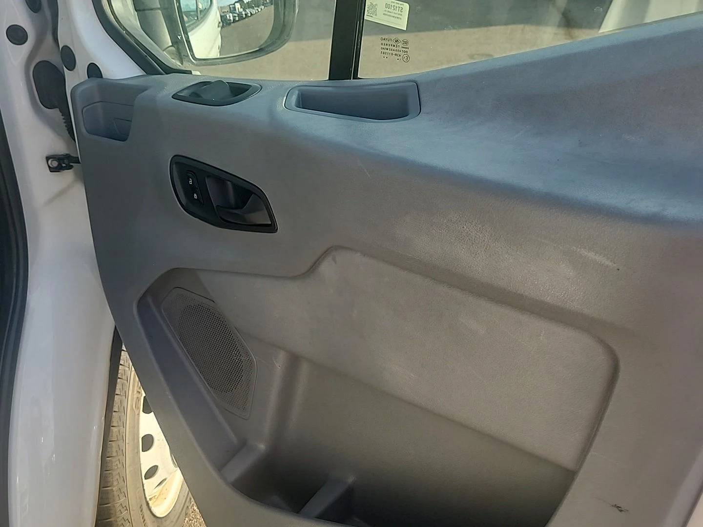 Used 2016 Oxford White Ford T-350 138" 9950 GVWR DRW image 21