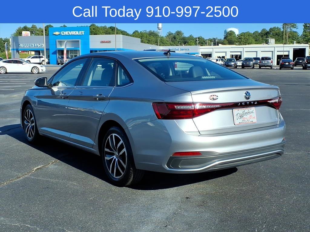 Used 2025 Silver Volkswagen SE image 4