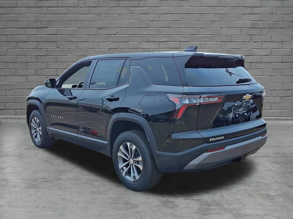 New 2027 Mosaic Black Metallic Chevrolet LT image 6