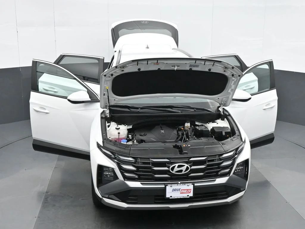 Used 2025 White Hyundai SEL image 34