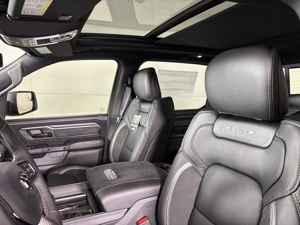 New 2026 Diamond Black Crystal Pearl-Coat Exterior Paint RAM RHO image 27