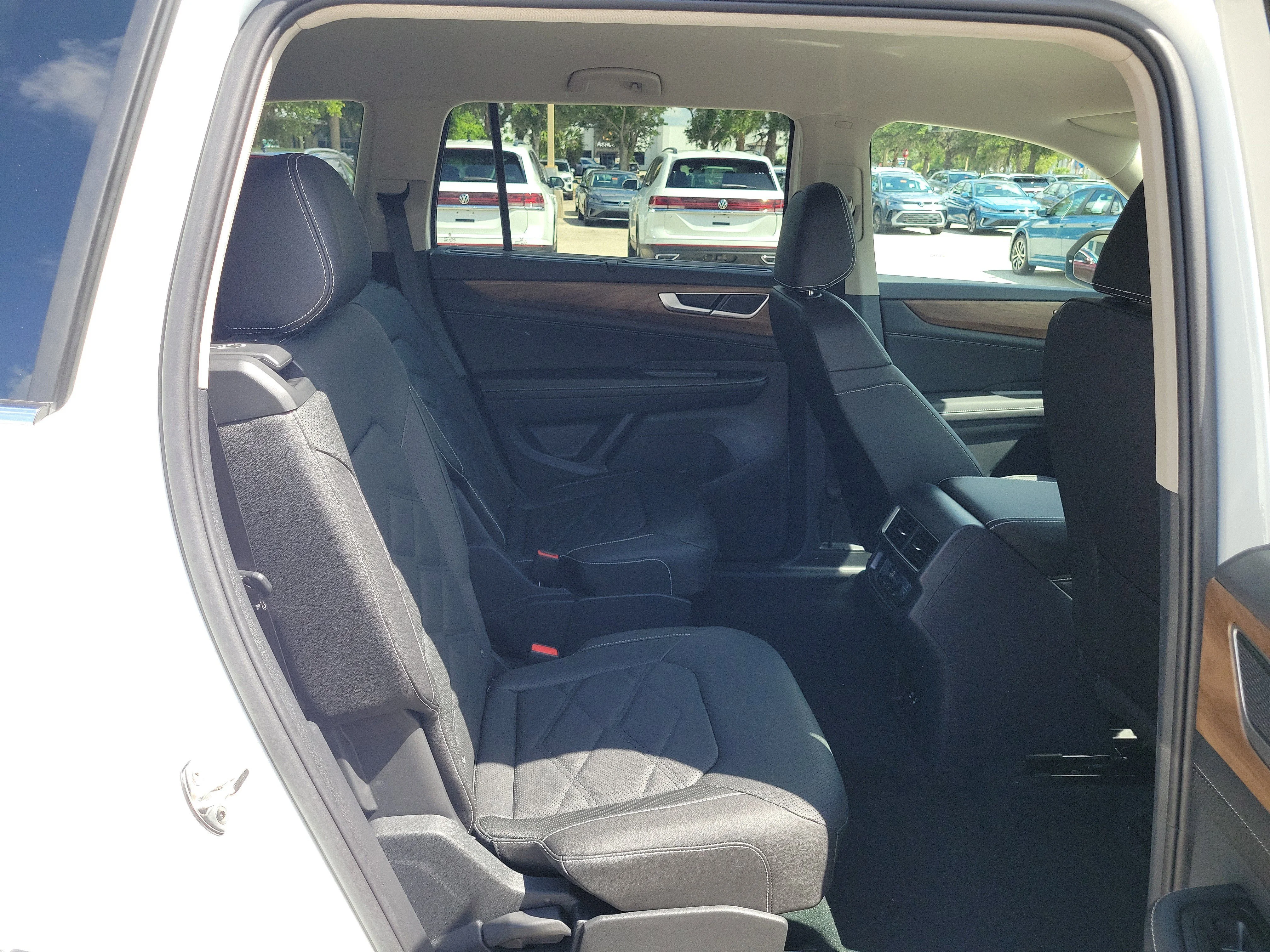 New 2026 White Volkswagen SE w/Technology image 8