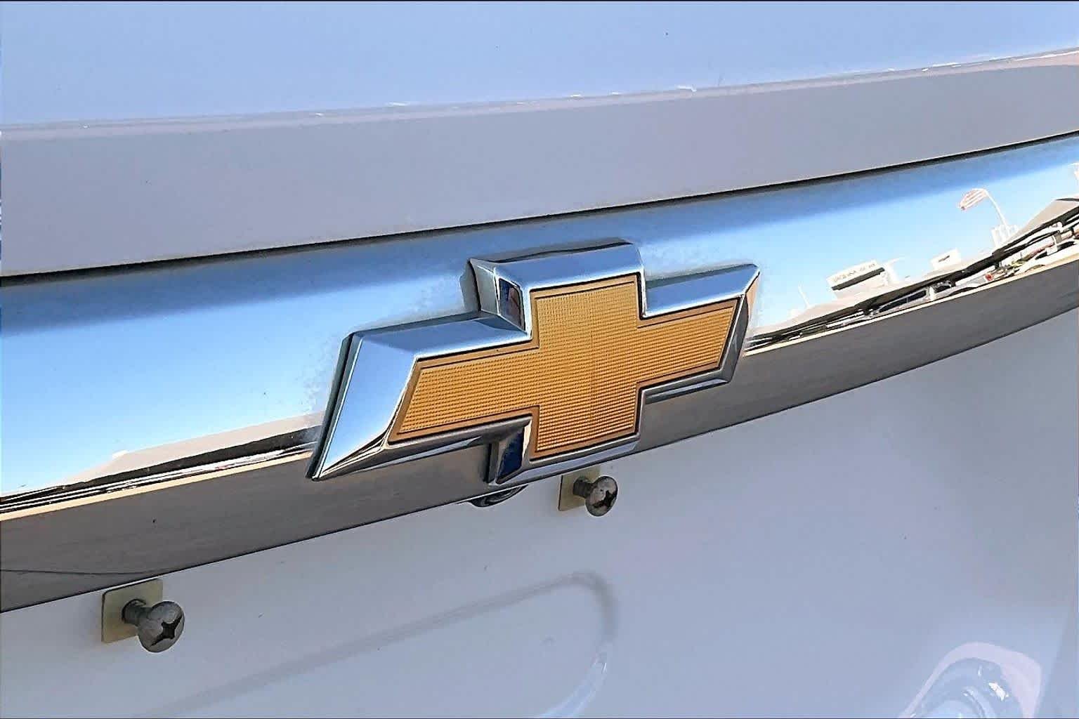 Used 2019 Summit White Chevrolet LS image 28