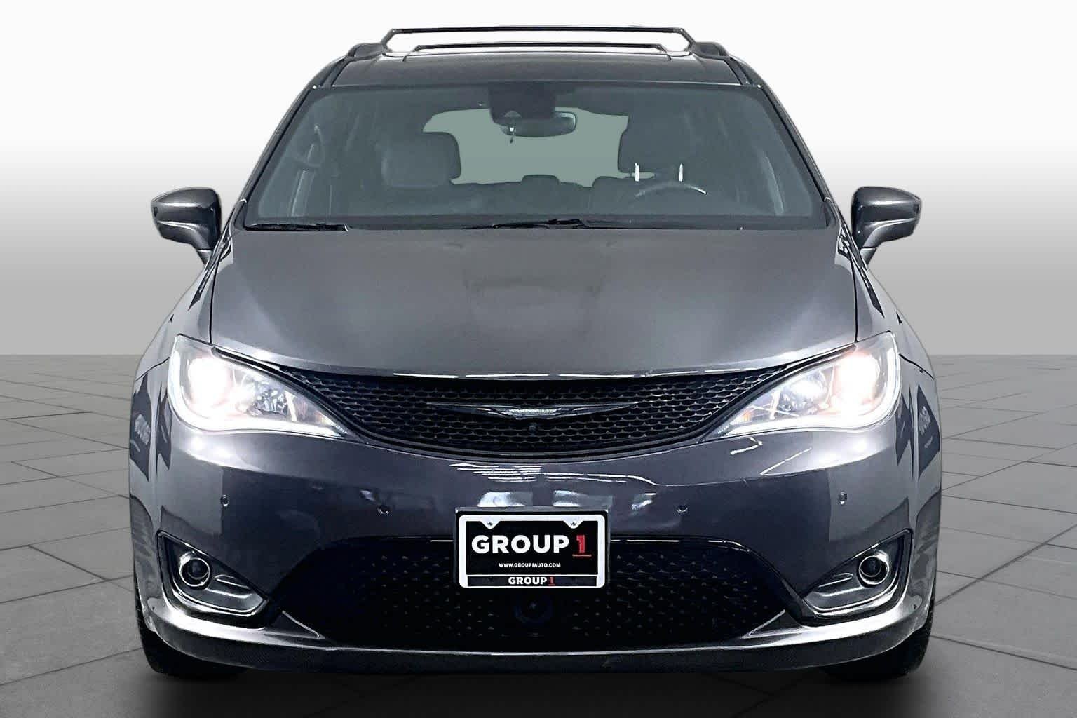 Used 2019 Granite Crystal Metallic Clearcoat Chrysler Touring L Plus image 4