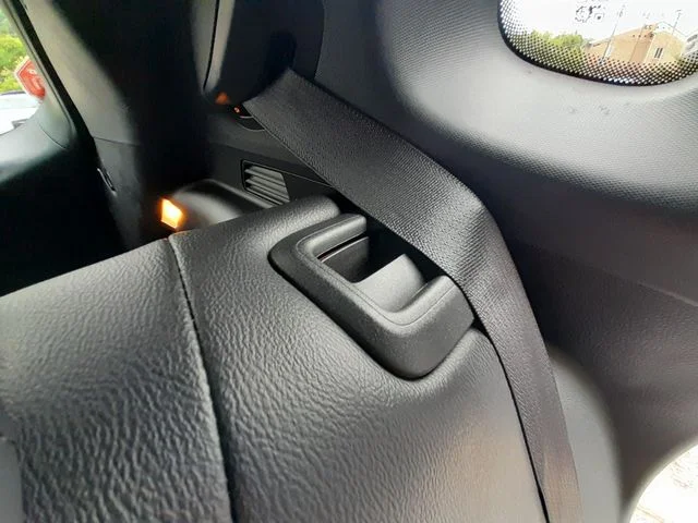 Used 2024 White Jeep Latitude image 40