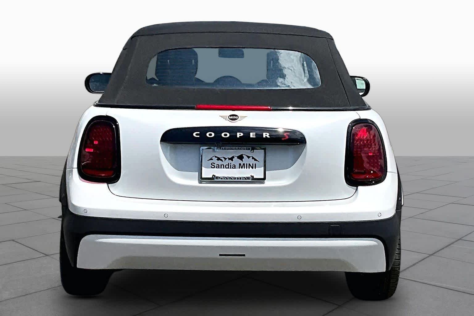 New 2026 Nanuq White Metallic MINI Iconic image 4