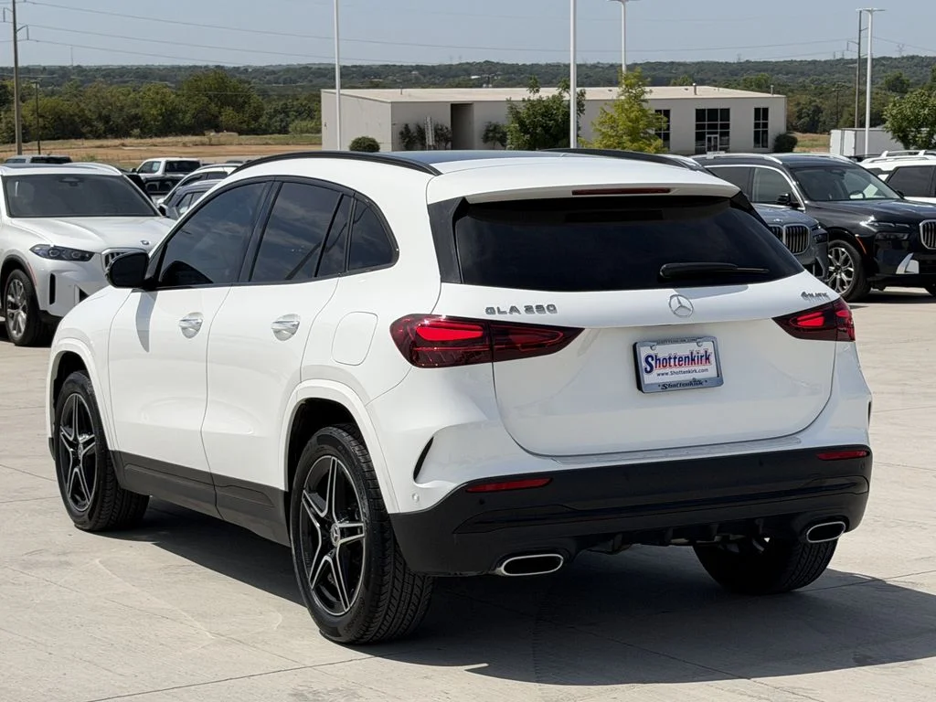 Used 2025  Mercedes-Benz GLA 250 image 4