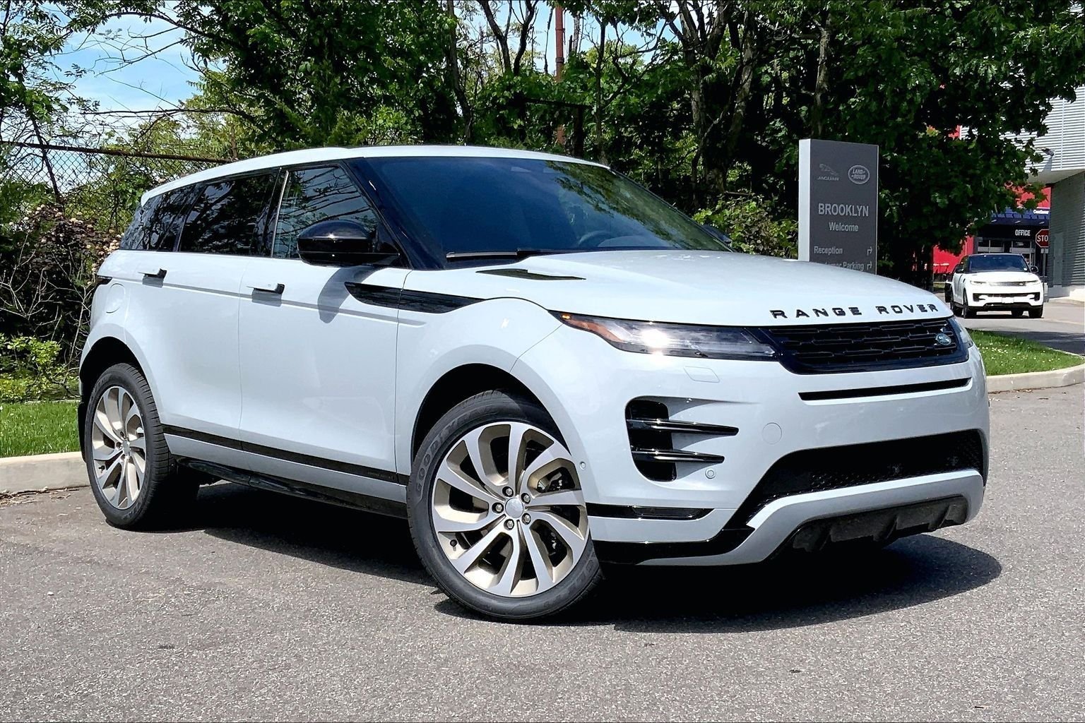 New 2026 Arroios Grey Land Rover Hoxton Edition image 2