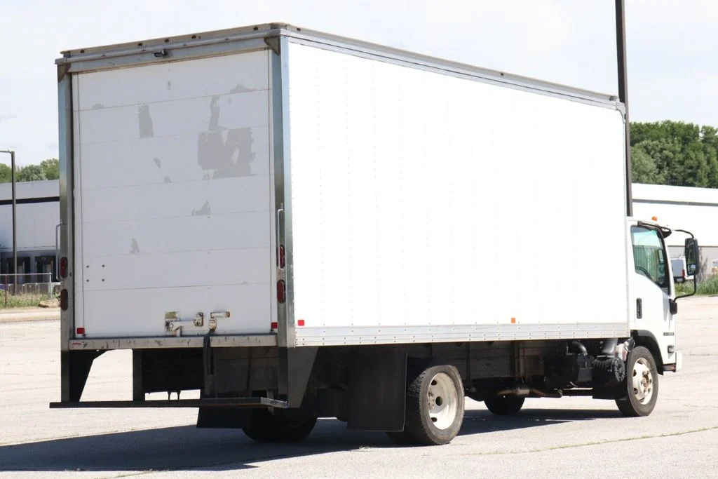 Used 2022  Isuzu NPR image 9
