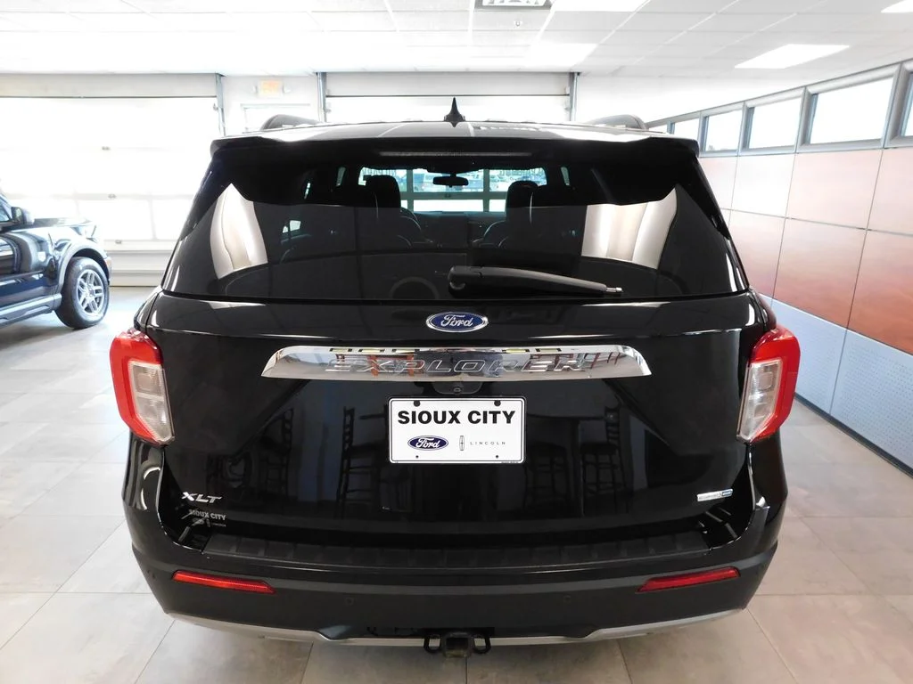 Used 2020 Agate Black Metallic Ford XLT image 5