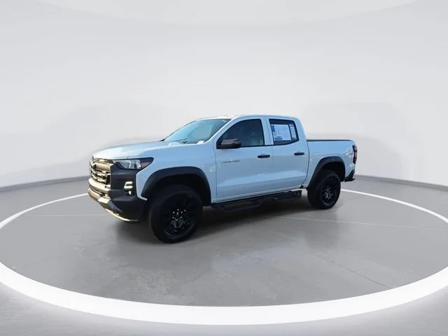 Used 2025 White Chevrolet Trail Boss image 3
