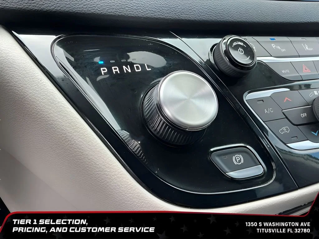 Used 2023 White Chrysler Touring L image 25