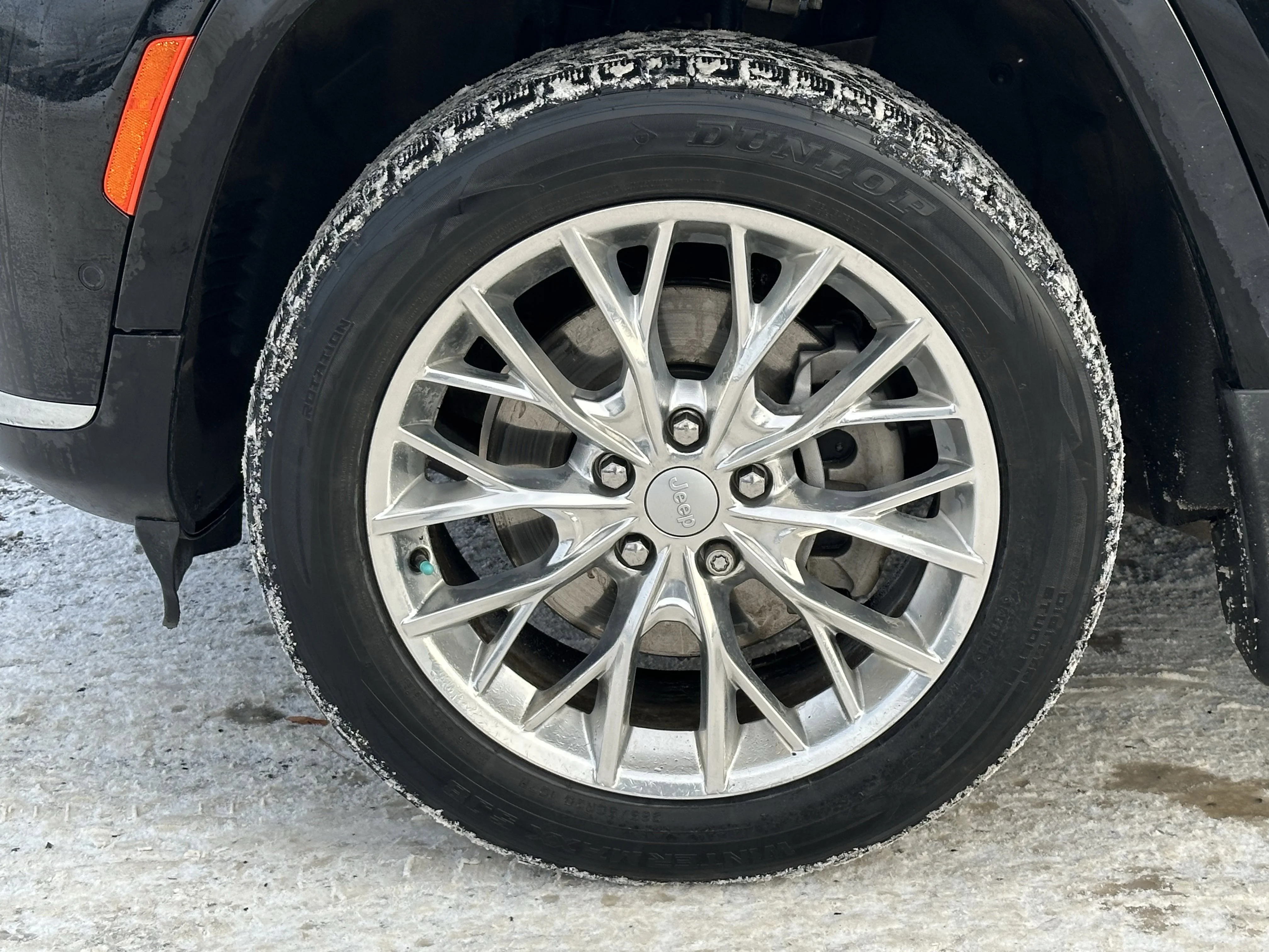 Certified Used 2021 Diamond Black Crystal Pearl Jeep Summit image 6