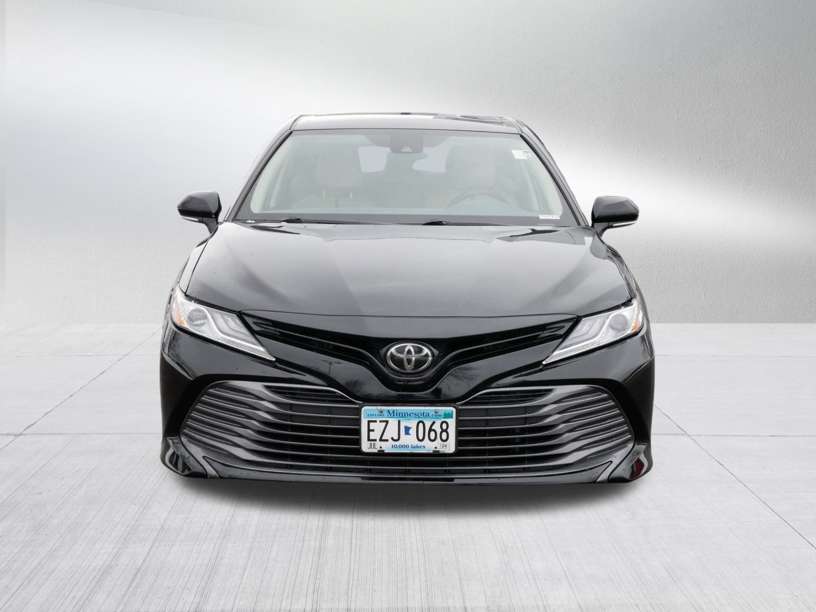 Used 2020 Toyota Camry XLE with VIN 4T1F11BKXLU009860 for sale in Brooklyn Park, Minnesota