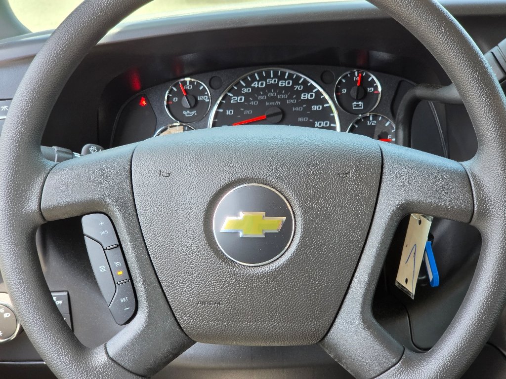 New 2026 Summit White Chevrolet Work Van image 15