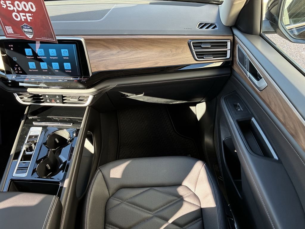New 2026 Black Volkswagen 2.0T SE w/Technology image 16