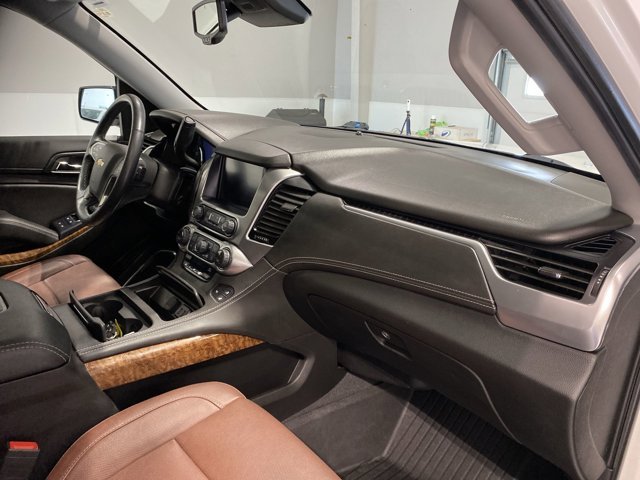 Used 2020 Iridescent Pearl Tricoat Chevrolet Premier image 30