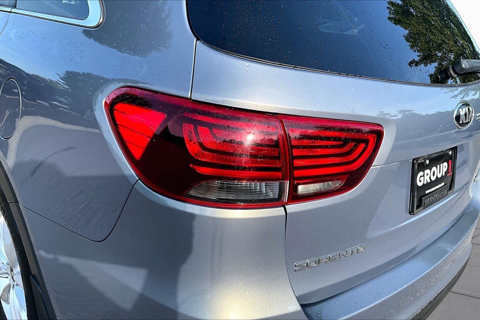 Used 2019 Everlasting Silver Kia L image 30