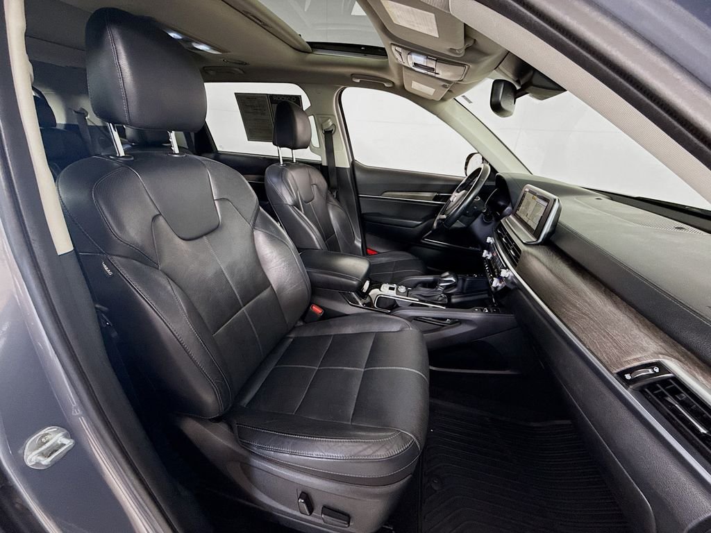Used 2020 Everlasting Silver Kia SX image 31