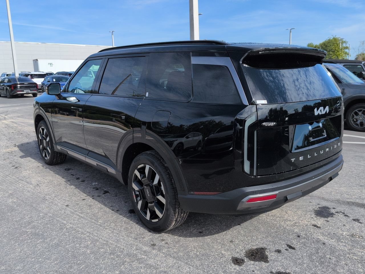 New 2027 Ebony Black Kia S image 6