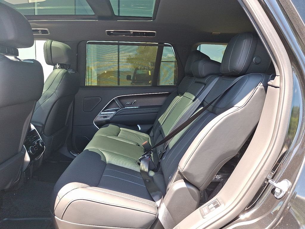 New 2026 Santorini Black Land Rover SE image 6