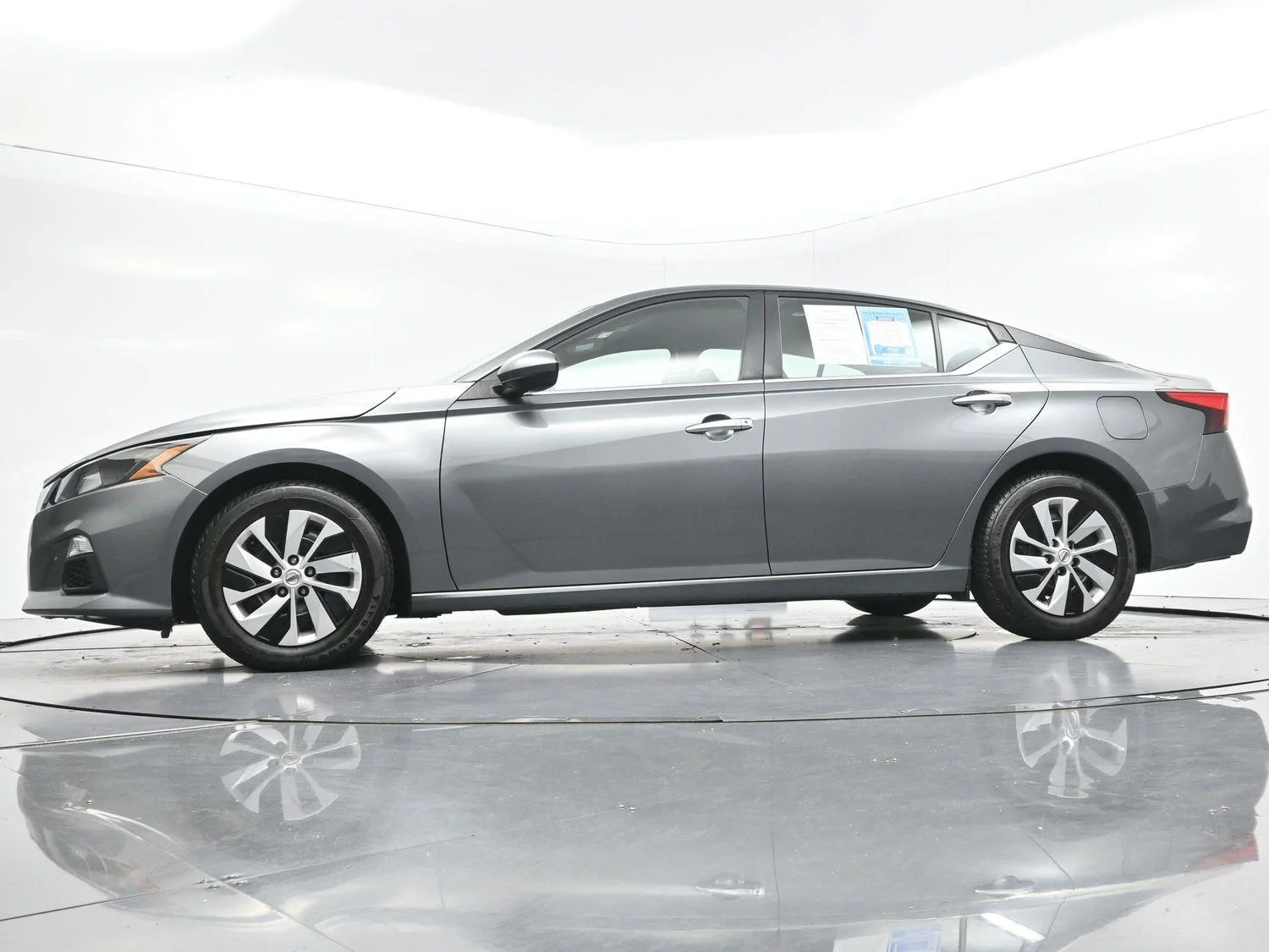 Used 2022 Gun Metallic Nissan 2.5 S image 43