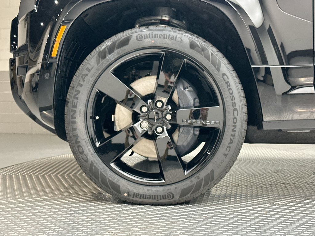 New 2026 Santorini Black Metallic Land Rover X-Dynamic SE image 5