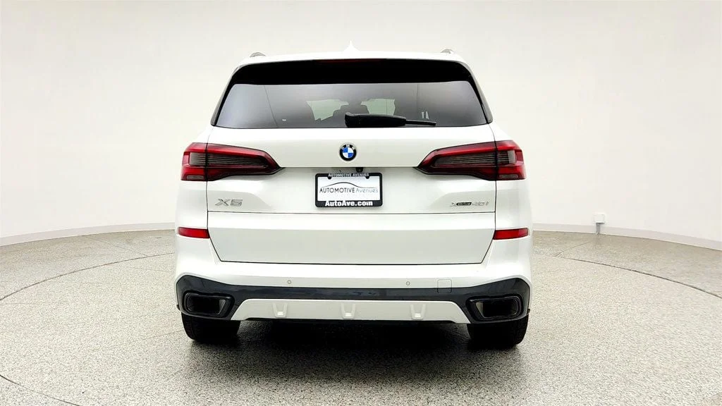 Used 2023 Mineral White Metallic BMW xDrive40i SAV w/ M Sport Package & Premium Package image 6