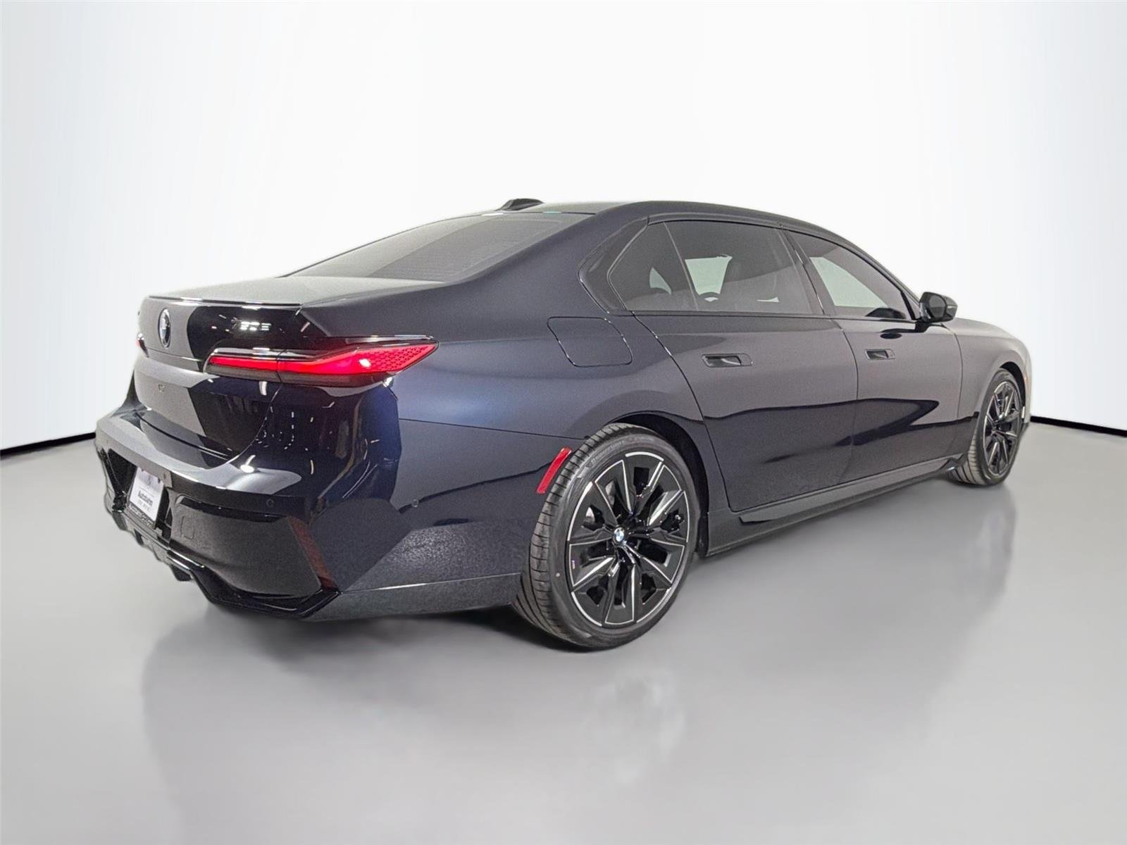 New 2026 Carbon Black Metallic BMW 750e xDrive image 5