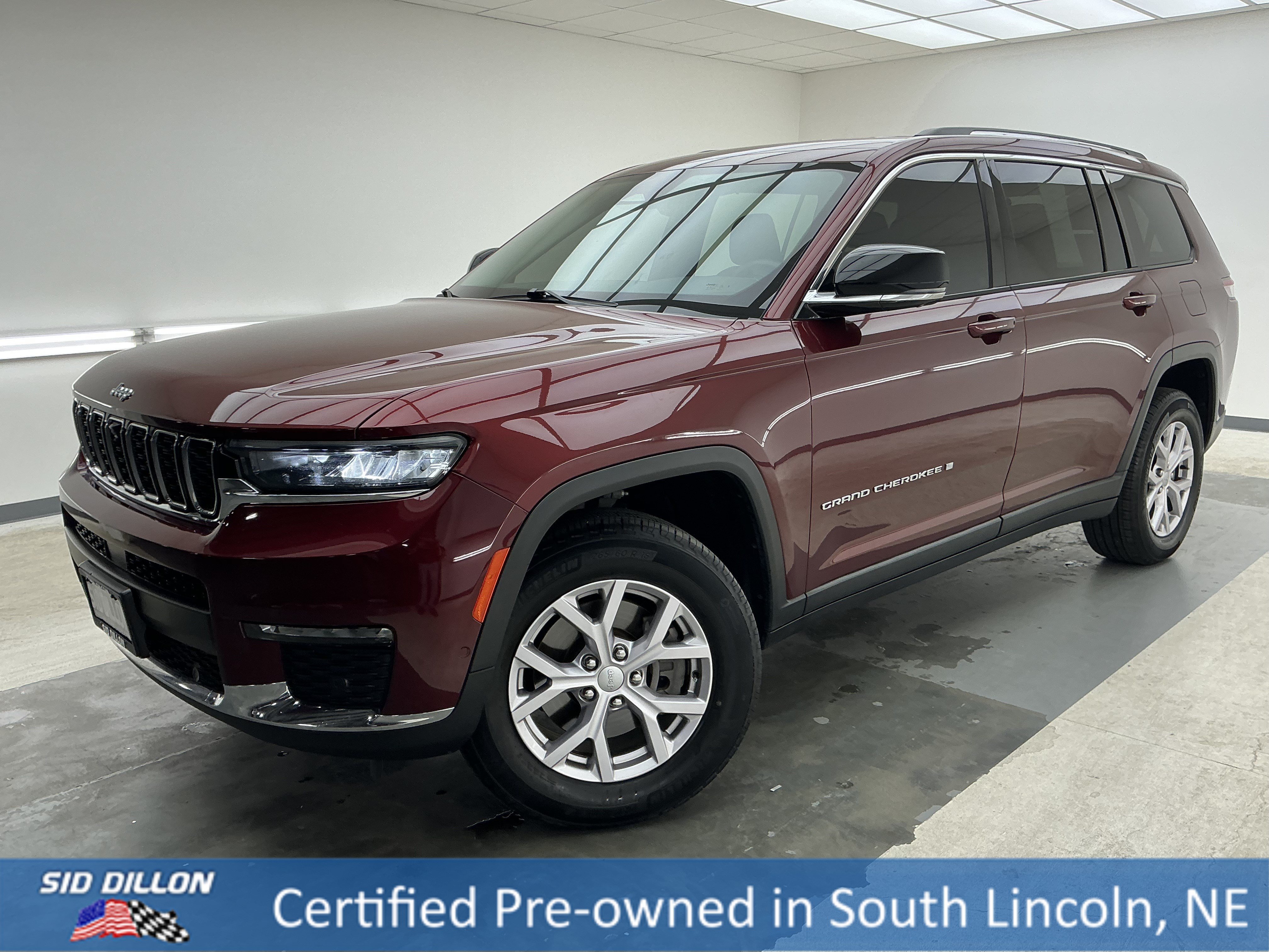 Used 2022 Velvet Red Pearlcoat Jeep Limited image 1