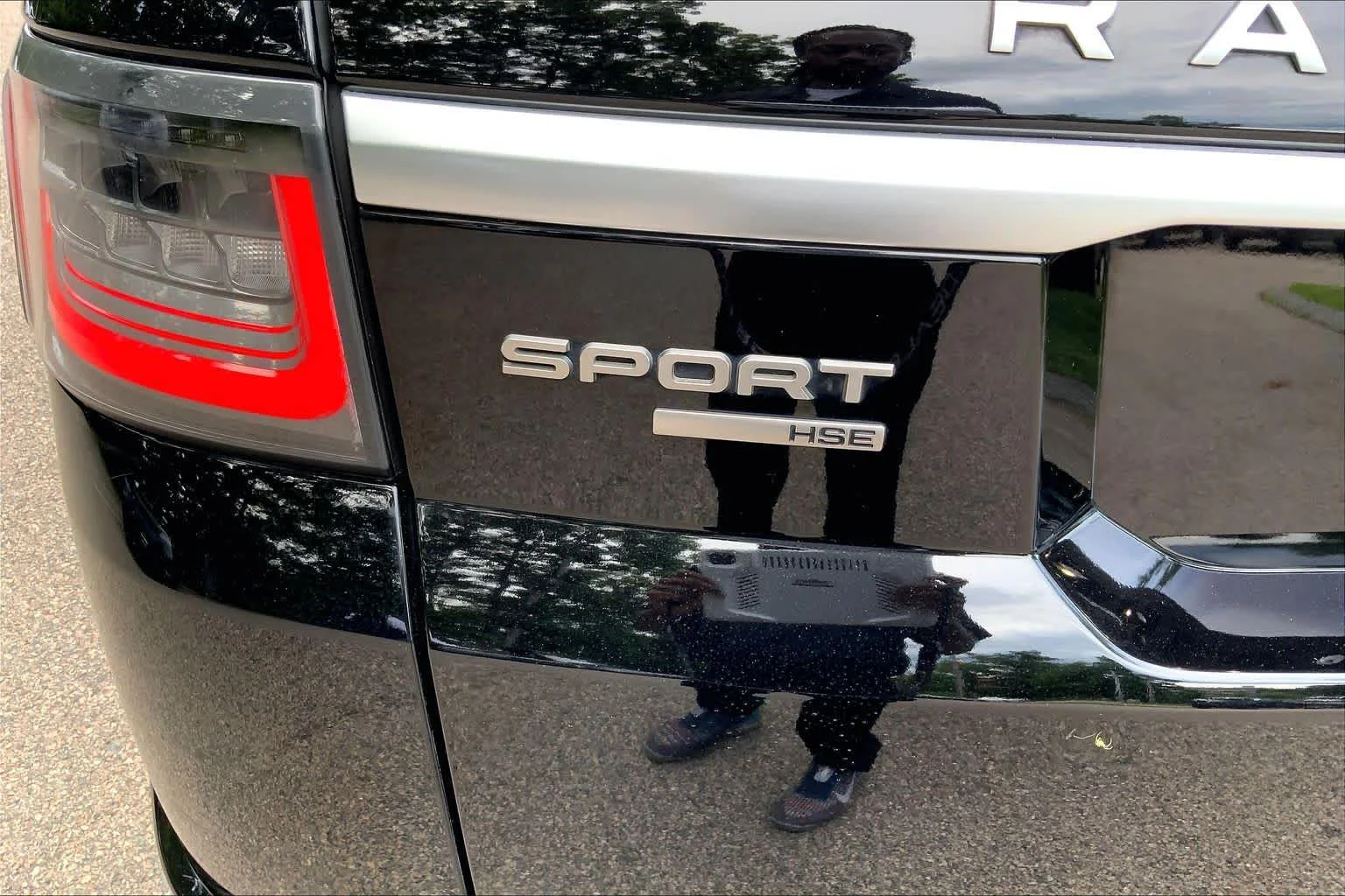 Used 2018 Narvik Black Land Rover HSE image 29