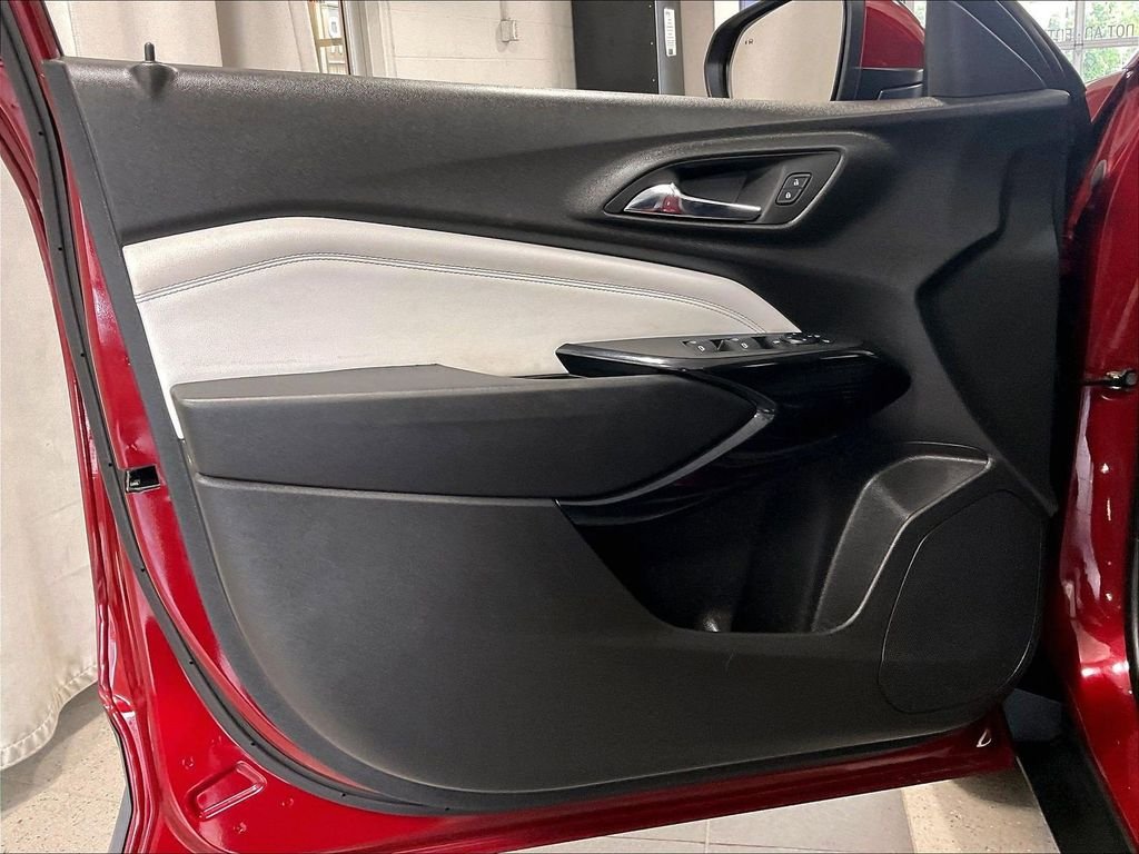 Used 2025 Red Chevrolet LT image 9